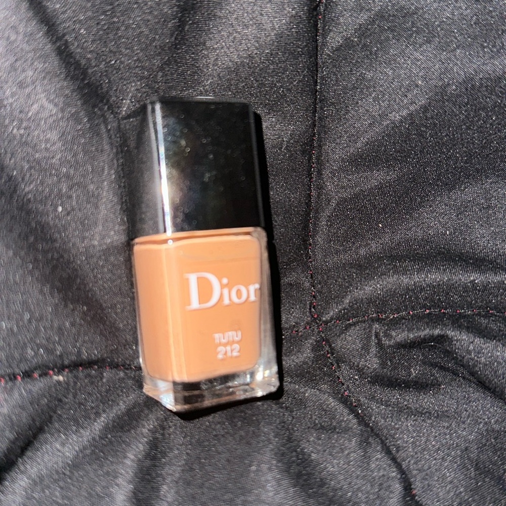 Dior Nail polish in the shade Tutu (212)